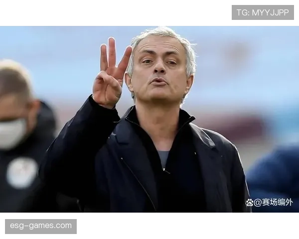 足球明星背后的故事引发热议，赛场之外的荣耀与挑战备受关注