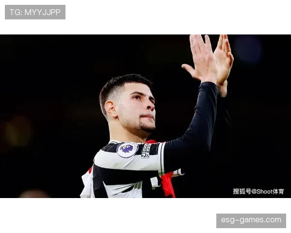 赫鲁斯蒂奇比赛阅读能力持续提升，中场组织表现稳健